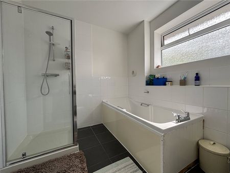 1 bedroom property to rent - Photo 4