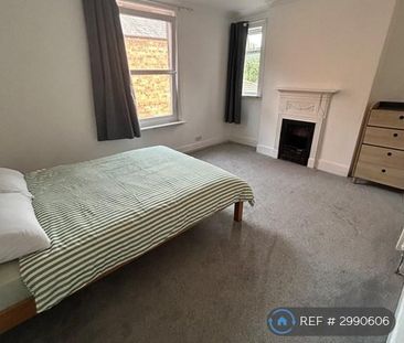 1 bedroom in a house share to rent - Photo 2