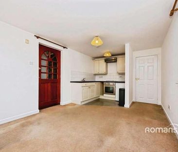 Flat A, Mead House, Mead Lane, Farnham, Surrey, GU9 - Photo 2