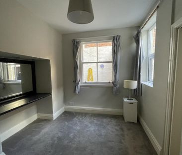 3 bedroom flat to rent - Photo 3