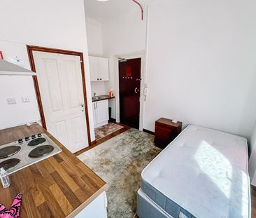 Studio Flat, Croydon Road, SE20 - Photo 2