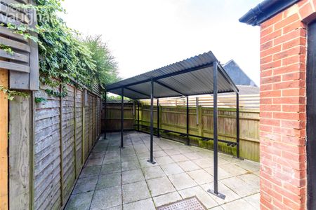 property to rent - Photo 4