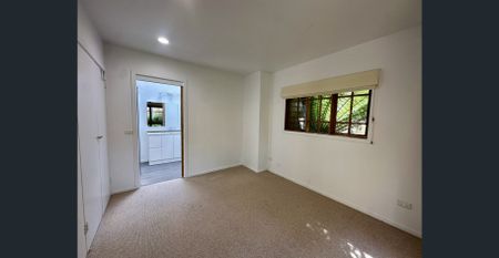 Large Family Home, Just Moments From The Beach - Photo 3