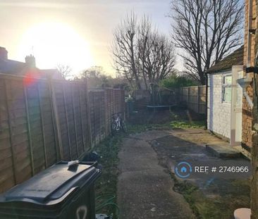 3 bedroom end of terrace house to rent - Photo 5