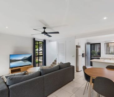 Sunshine Hideaway - Available from 23rd April 2026 - Photo 2