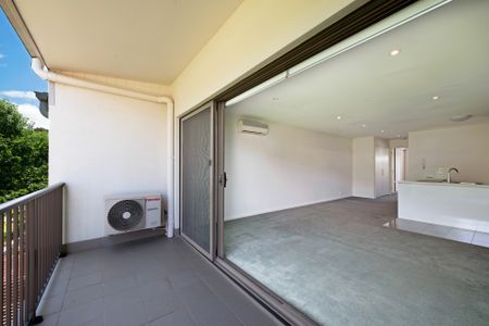 Chic City Living in Narrabundah - Photo 5