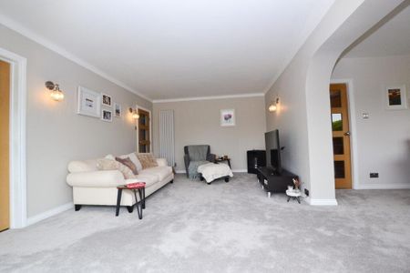 3 bedroom detached bungalow to rent - Photo 2
