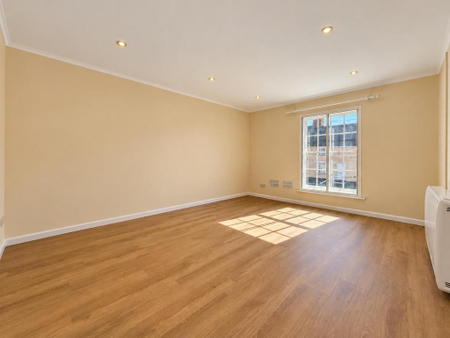 3 bedroom maisonette to rent - Photo 2