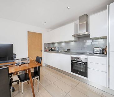 2 bedroom flat to rent - Photo 6