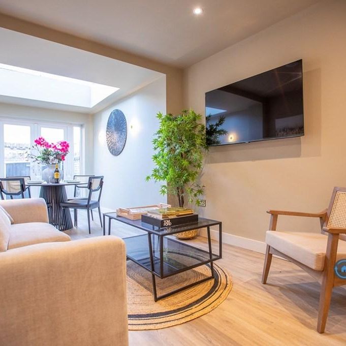 1 bedroom in a house share to rent - Photo 1