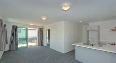 Sunny & Spacious - Photo 5