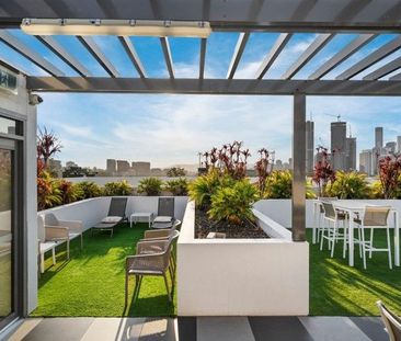 Luxury 2 Bed - Photo 4