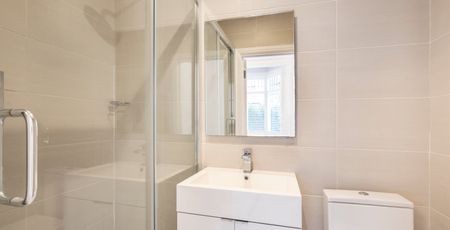 Presented to a high standard, this well proportioned two bedroom, two bathroom garden flat is located in a sought-after location "between the commons" and close to Northcote Road. - Photo 4