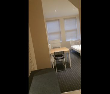 Studio Flat, Belmont Road, LU1 - Photo 3