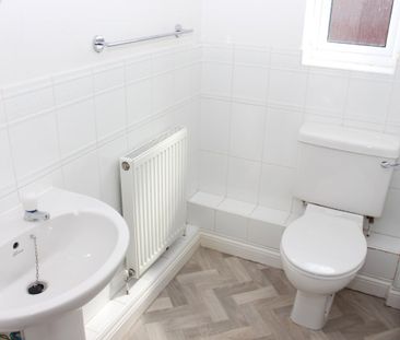 Bristol Close, Newark, Notts, NG24 - Photo 6