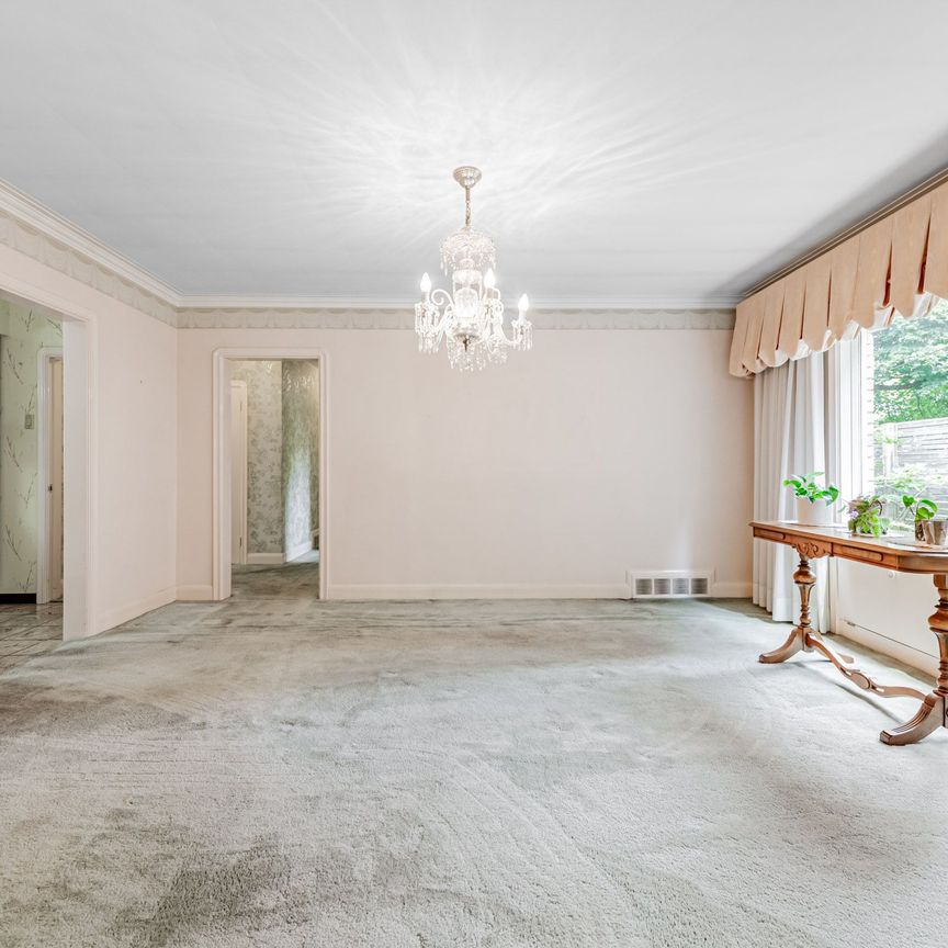 For Lease - 200 Cortleigh Boulevard, Toronto, Ontario - Photo 1