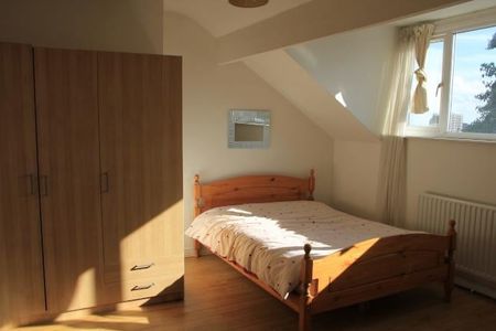 3 Bed Terraced House, Clarkson View, LS6 - Photo 5