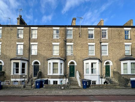 Bateman Street, Cambridge - Photo 3