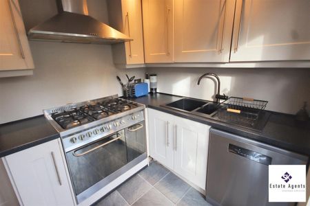 2 Bedroom House - Semi-Detached To Let - Photo 4