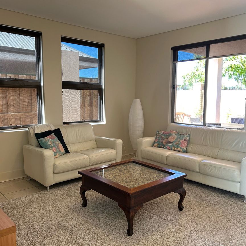 Enjoy The Easy Life - Photo 1