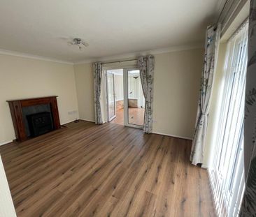 2 bedroom detached bungalow to rent - Photo 2