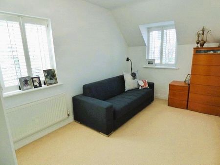 2 Bedroom House - Lupin Gardens, Winchester - Photo 5