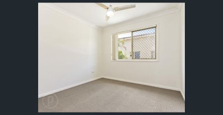 SPACIOUS THREE BEDROOM APARTMENT WITH POOL! - Photo 3