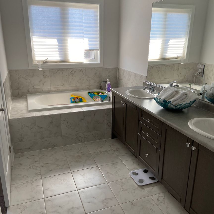 For Lease - 214 Cranbrook Crescent, Vaughan, Ontario - Photo 1