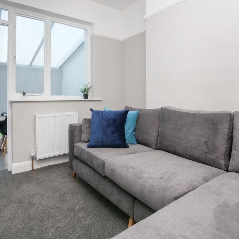 4 bedroom house to rent - Photo 1