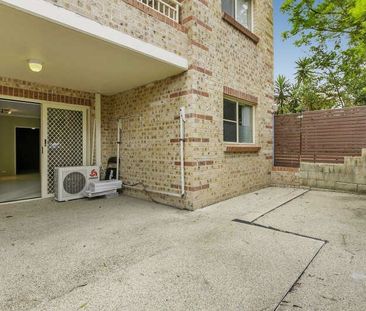 TWO BEDROOM VILLA STYLE UNIT WITH HUGE COURTYARD - Photo 5