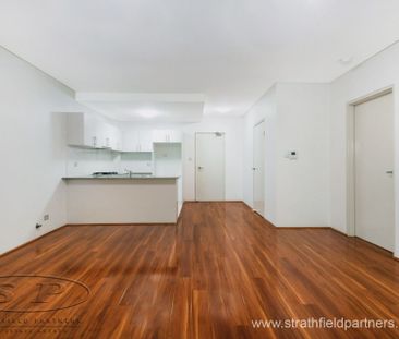 Open Plan, Perfect Location - Photo 1