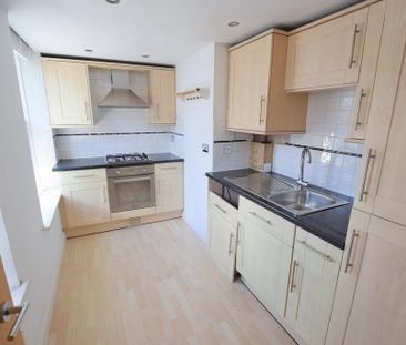 2 bedroom maisonette to rent - Photo 2