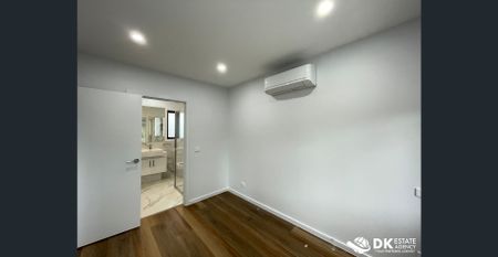 Stunning Townhouse in Albion - Photo 3