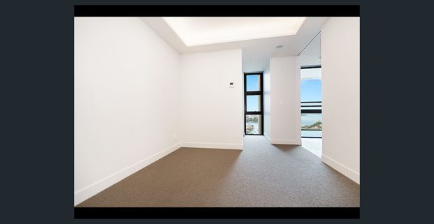 Modern 2 Bedroom waterfront apartment located in the heart of Milsons Point. - Photo 1