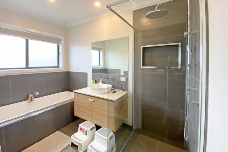 Craftsman Built Home - Photo 5