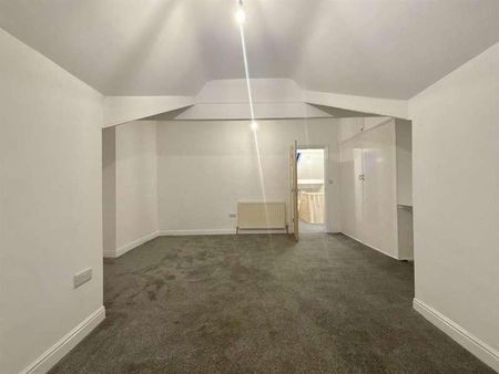 Gladstone Road, YO12 - Photo 2