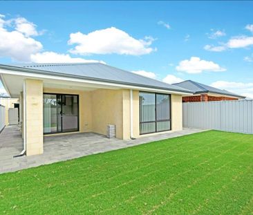 LOW MAINTENANCE LIVING IN FANTASTIC SOUTH BUNBURY - Photo 3