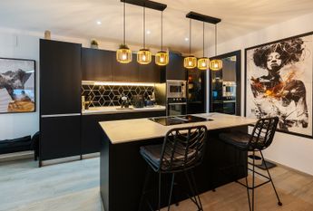 Bright and Cozy 2-Bedroom Apartment with Modern Renovation