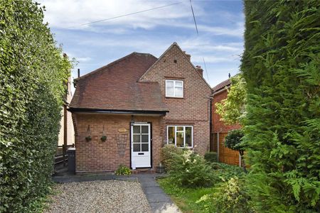 A two bedroom detached cottage with long garden and off street parking less than a quarter of a mile from Cookham Station. - Photo 5