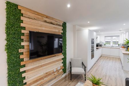 Baileys #8 - Photo 5