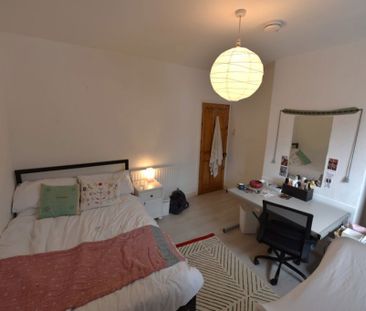 3 bedroom House in Hyde Park, Leeds - Photo 3