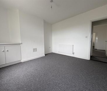 2 bedroom end of terrace house to rent - Photo 5