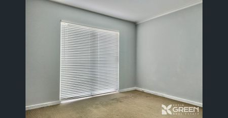 Furnished Top Floor Apartment located in sought after Halls Head, just minutes to the Beach and local Café. - Photo 2