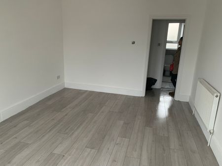 Studio Flat, Ilford, IG3 - Photo 2
