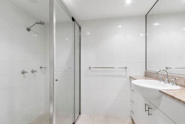 1 Bedroom Apartment in the Heart of St Leonards - Photo 1