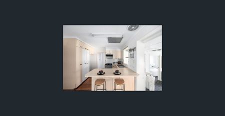 PERFECTLY POSITIONED FAMILY HOME!! - Photo 5