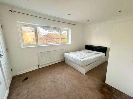 Elizabethan Way, Staines-upon-thames, TW19 - Photo 4