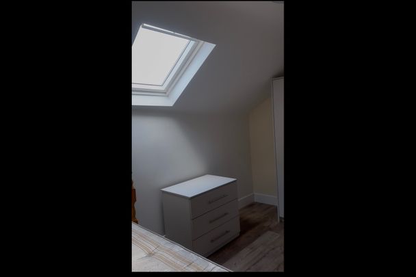 Room in a Shared Flat, High Road, NW10 - Photo 1