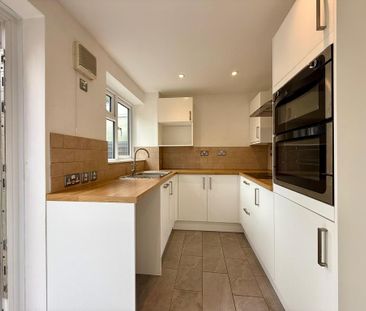 3 bedroom semi-detached house to rent - Photo 5