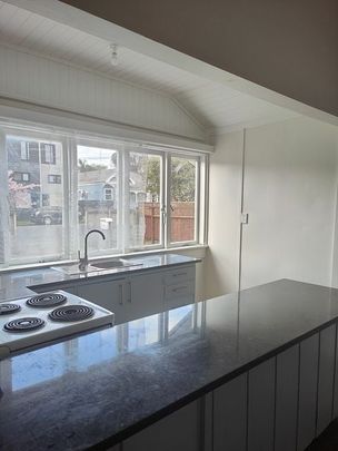 Sunny 2-Bedroom Unit in Central Epsom – DGZ - Photo 1